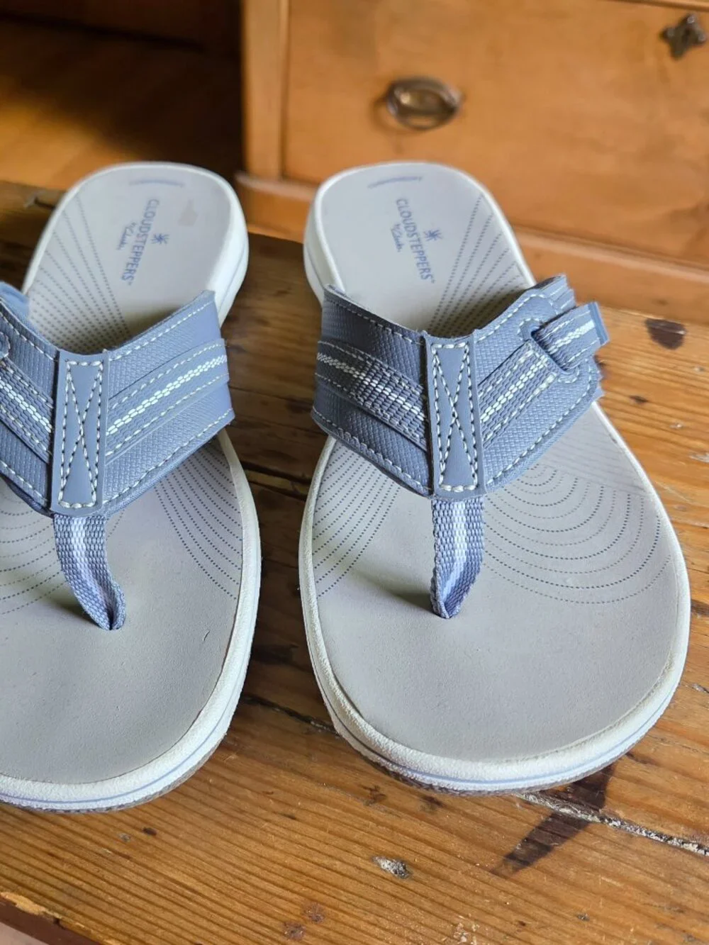 Cloudsteppers by Clark's Flip Flops. Size 9